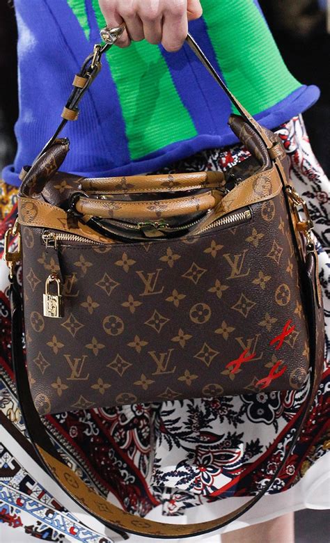 sciarponi louis vuitton inverno 2016|Louis Vuitton Fall/Winter 2016 Bag Collection .